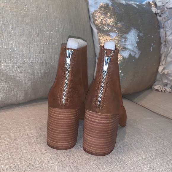 4️⃣1️⃣Aqua Dante Suede Pointed Tor Booties - Picture 6 of 8